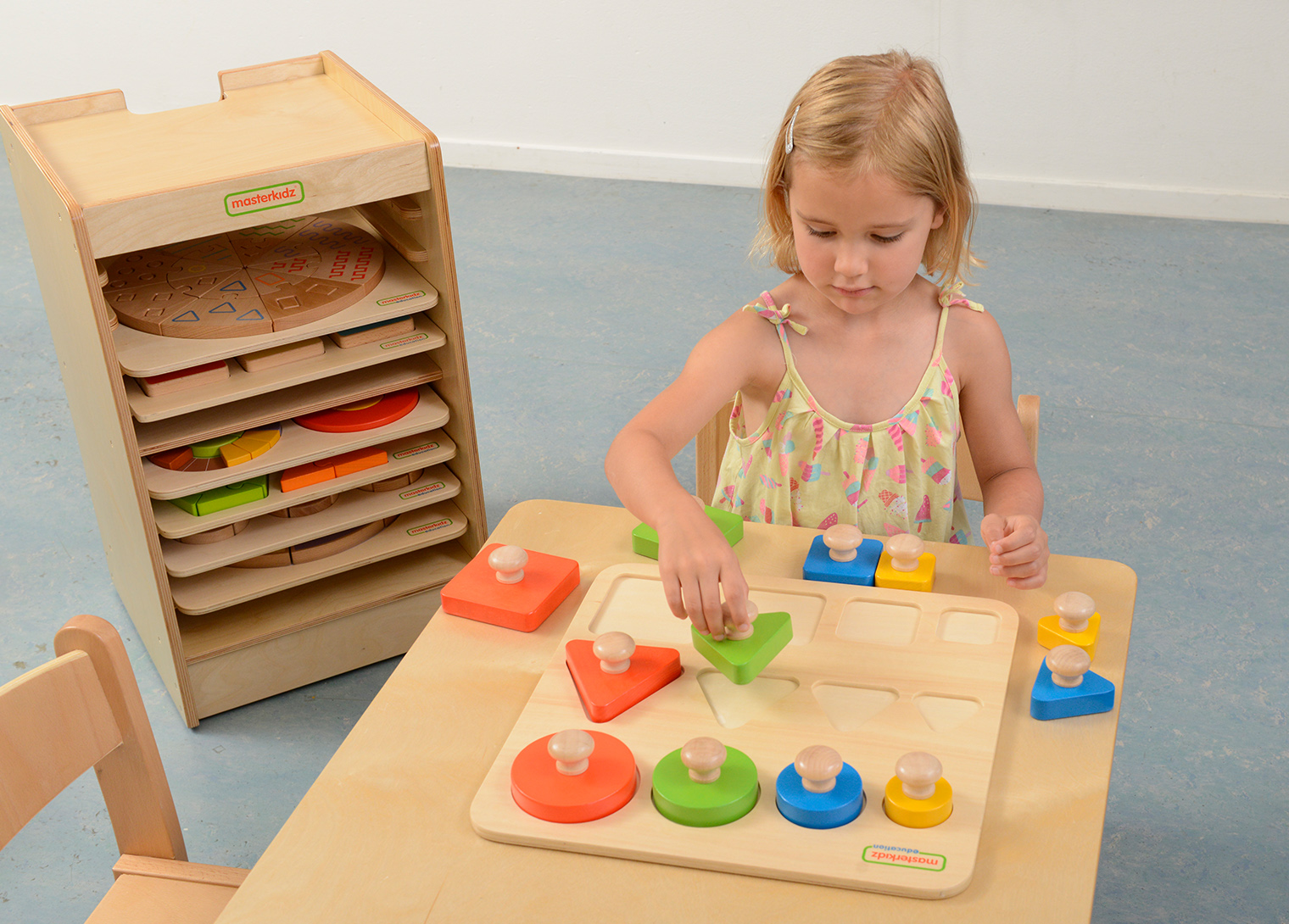 Shape、Size and Color Learning Peg Puzzle